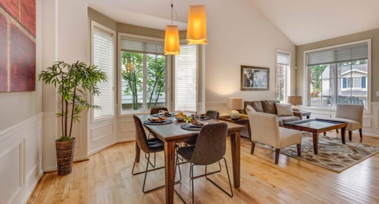 Lakefront 3-Bedroom Vacation House