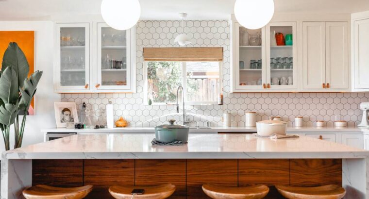 Lakefront 3-Bedroom Vacation House